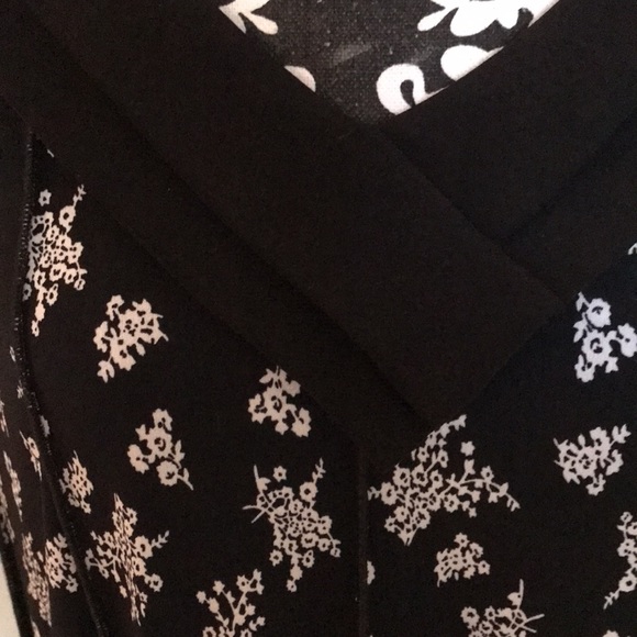 Flattering black and white flowy dress with double flap v neck collar. - Picture 3 of 15